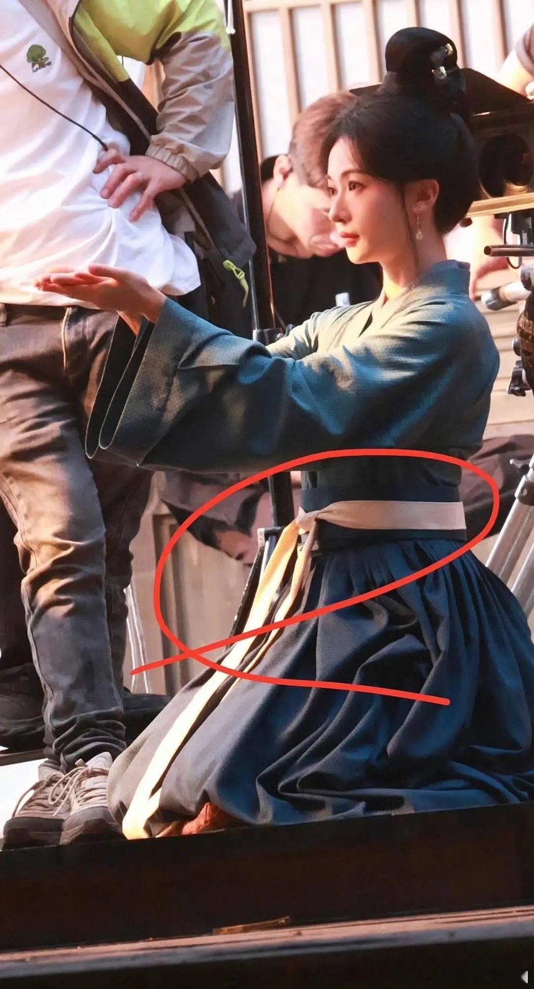 吴谨言脸部状态可以但是这身材。。。没恢复好进组真的合适嘛？ 