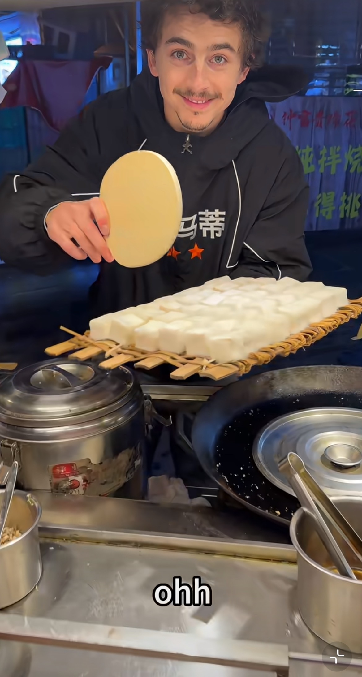 甜茶卖上霉豆腐了啊？我一度以为是 ai…仔细辨认了半天结果发现是本人吗！话说我也