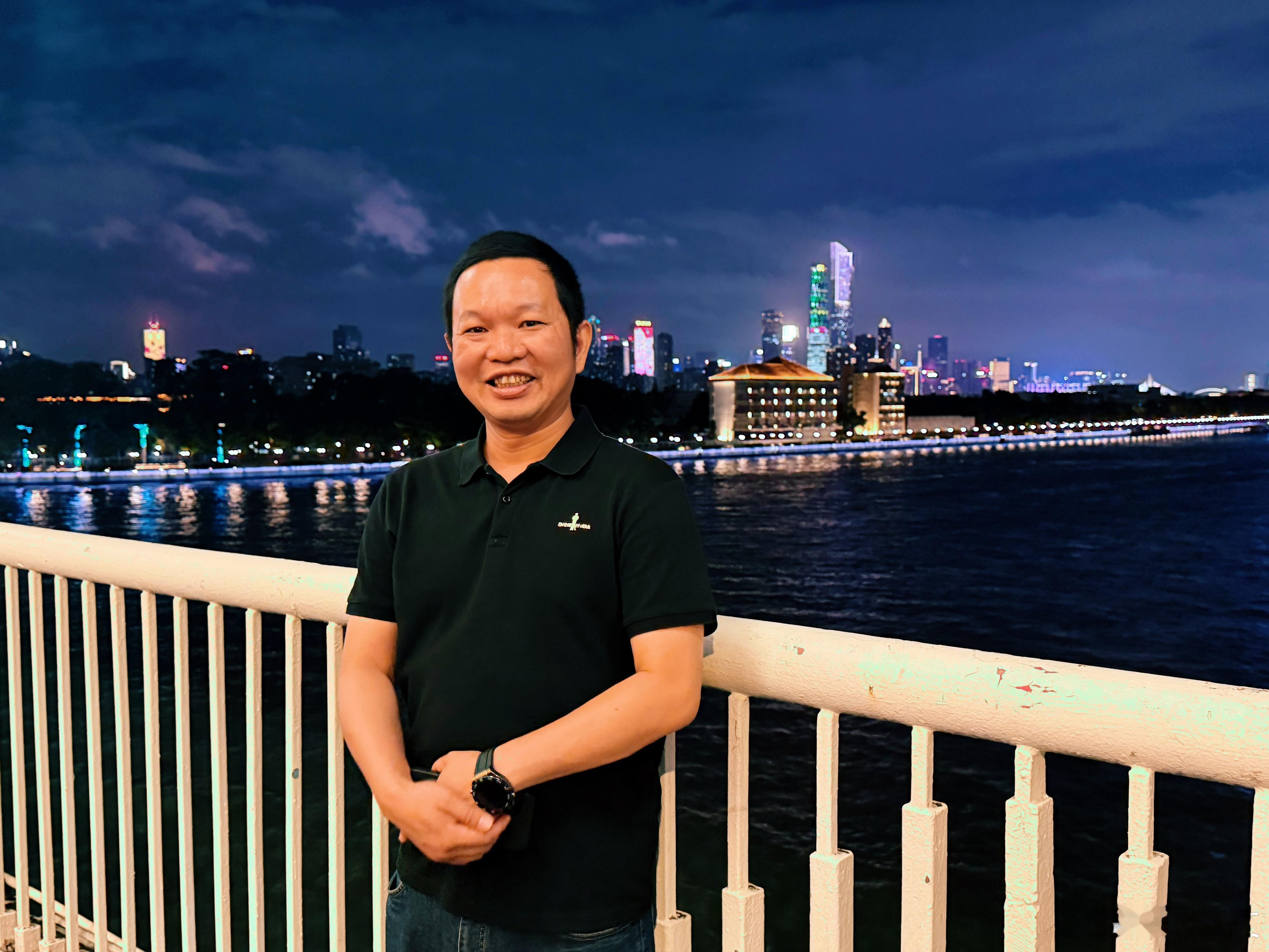 和谁在一起，真得很重要。和欣赏你的人一起会发光，和懂你的人一起会柔软，和正能量的