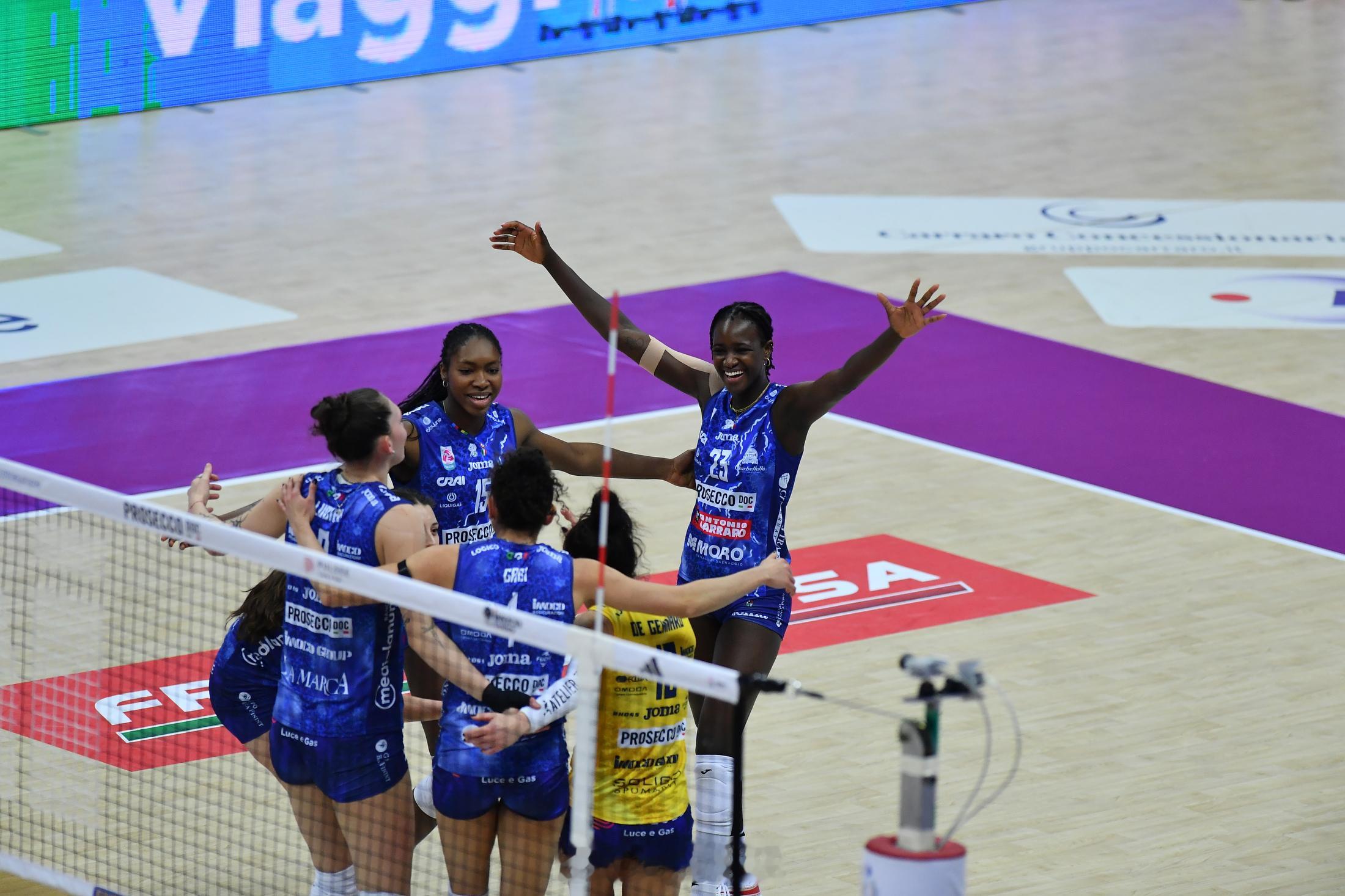 【阿迪格韦18分 科内利亚诺3比0马切拉塔】北京时间2月2日凌晨，女排意甲 常规