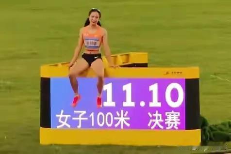 11月17日晚，全运会女子100米新科冠军，浙江16岁小姑娘陈妤颉100米夺冠的