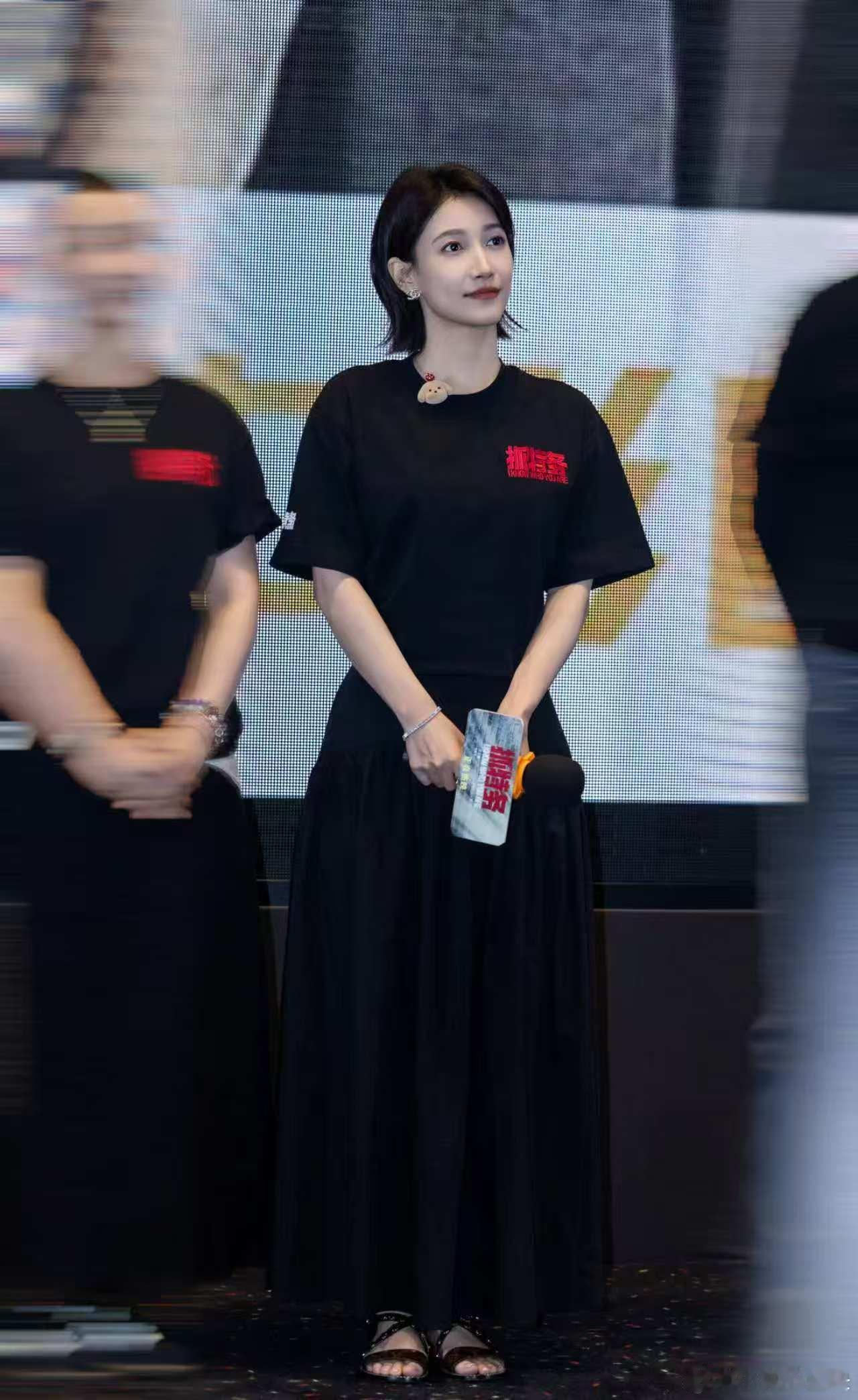 抓特务票房 啜妮吃透时代背景下的人物心境，在抓特务里全程掏心表演，面对复杂邻里关