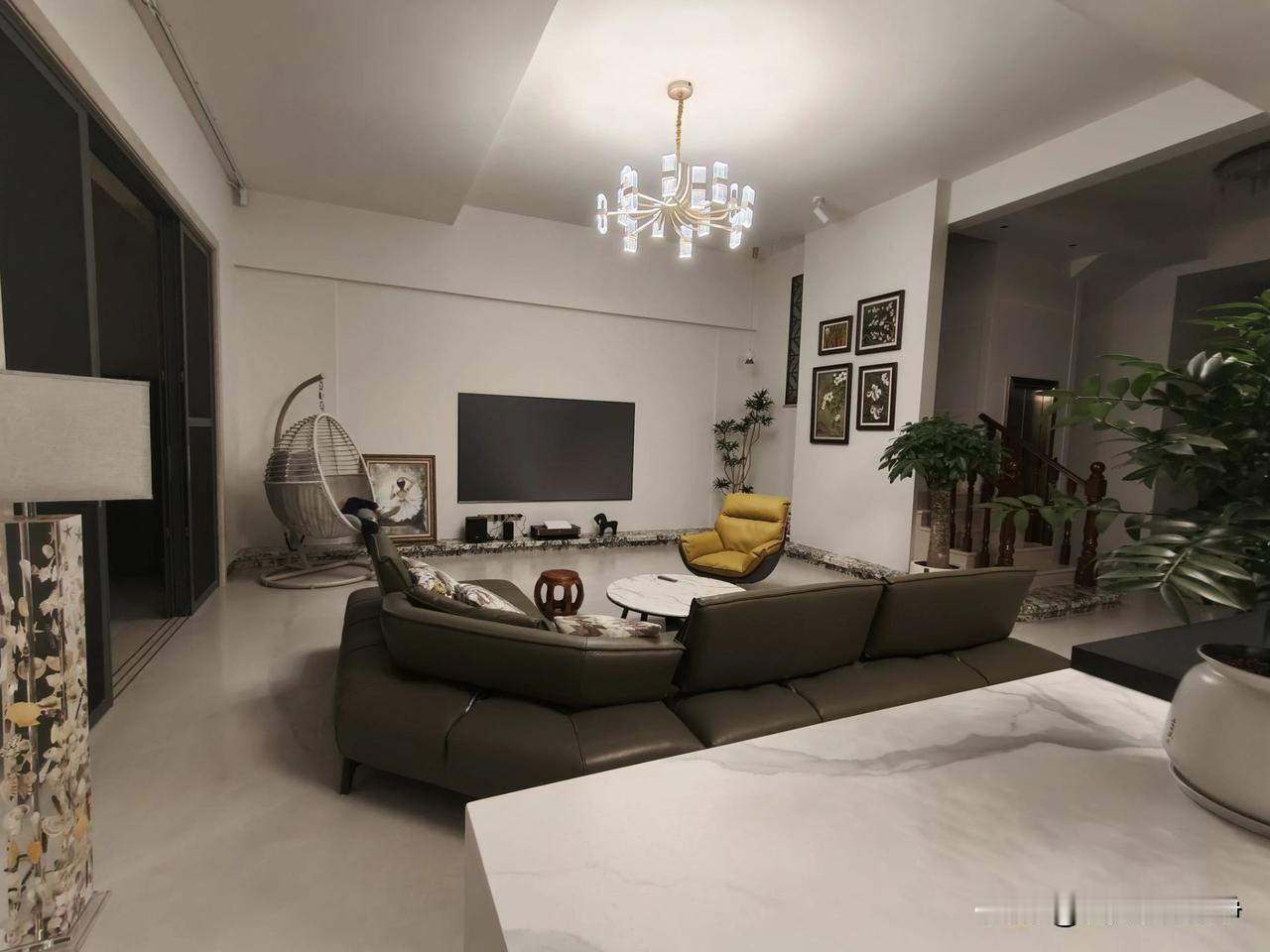 我家不好看吗？我一年多的心血
今日有朋友来玩，她说感觉有点阴冷不舒服，棱角太多了