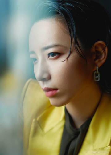 李斯丹妮湿发大背头 李斯丹妮这湿发大背头造型一出来，我直接喊老公！那利落的线条把