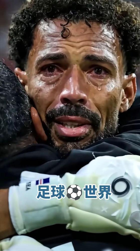 乌拉圭球星苏亚雷斯，在场上哭了多少次？

2014年，绝杀英格兰，他抱着队友痛哭