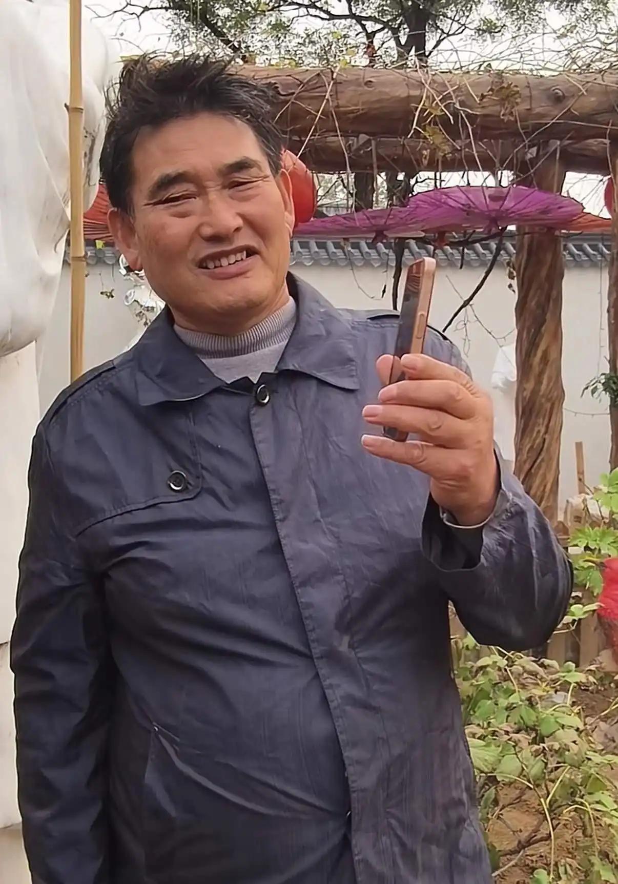 朱之文往后怕是唱不了歌了，因为他公布了一段录音，录音里头一个山东口音的男的一直在