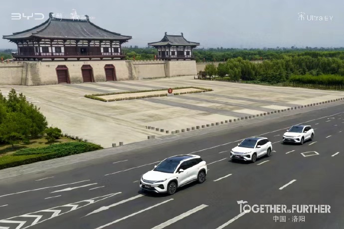 比亚迪“马可波罗新丝绸之路”车队驶入洛阳，用一场古城之旅，让东西方文明在车轮上再