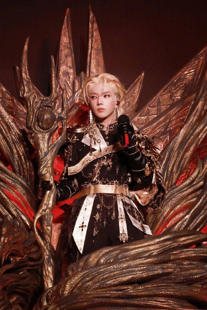 华晨宇5场演唱会带动南京54万人次汤山因火星演唱会收获超高热度，数十万游客到访，