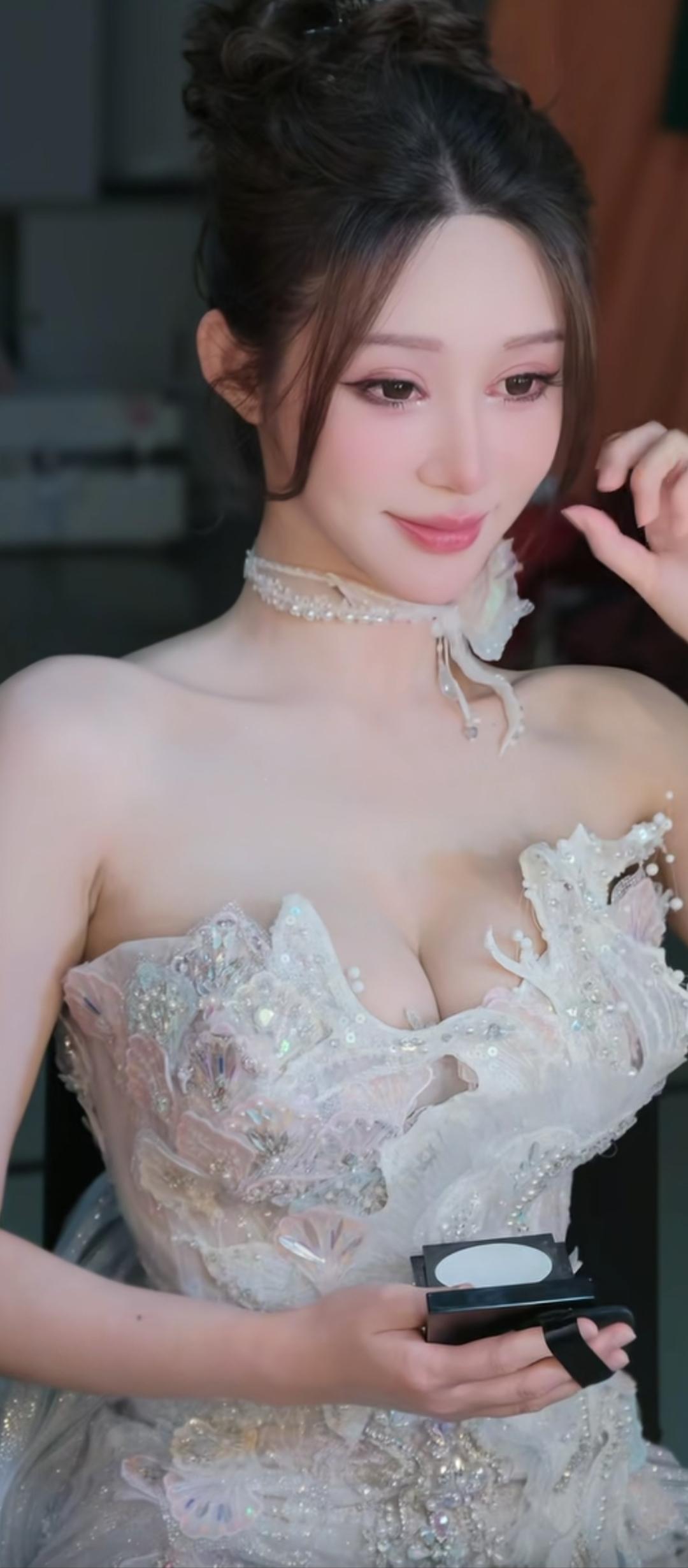 闺密的梦幻婚纱，完美新娘[比心][点亮平安灯][心]