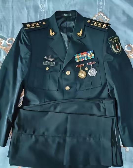 这是什么级别军衔？在部队多大领导