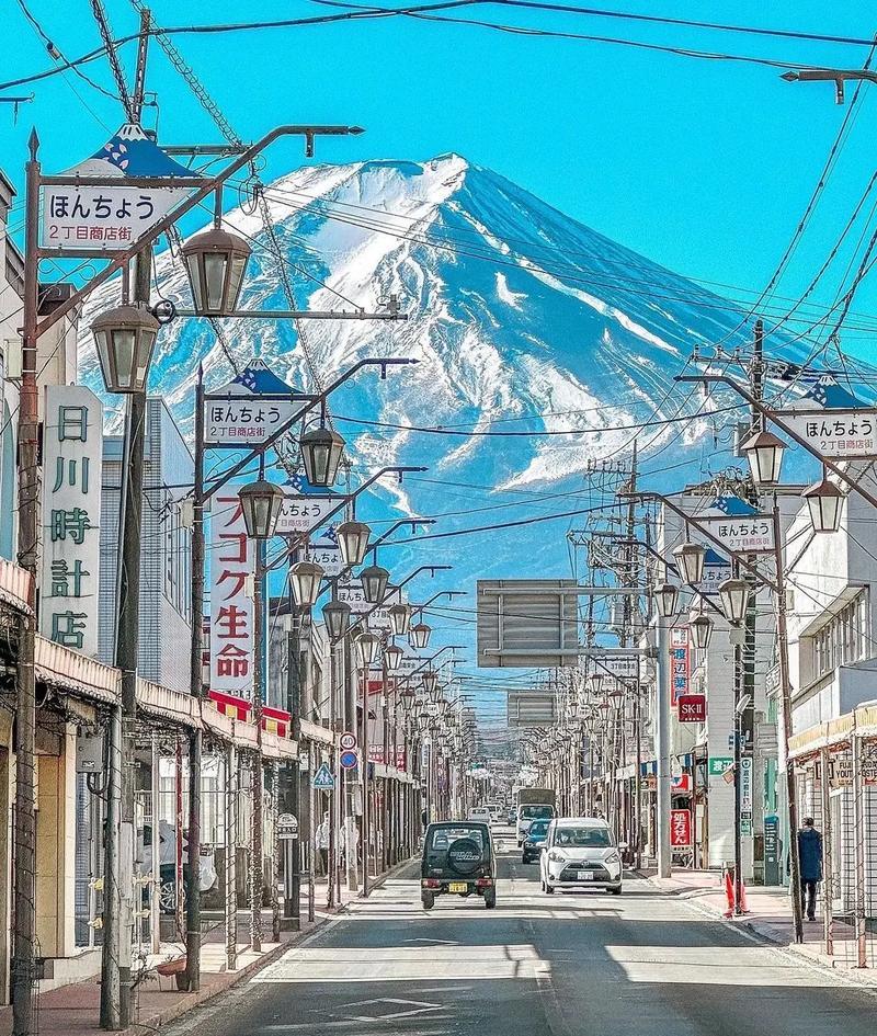 日本政治体制有优点也有缺点。优点方面，它以议会民主制为基础，首相由议会选举产生，