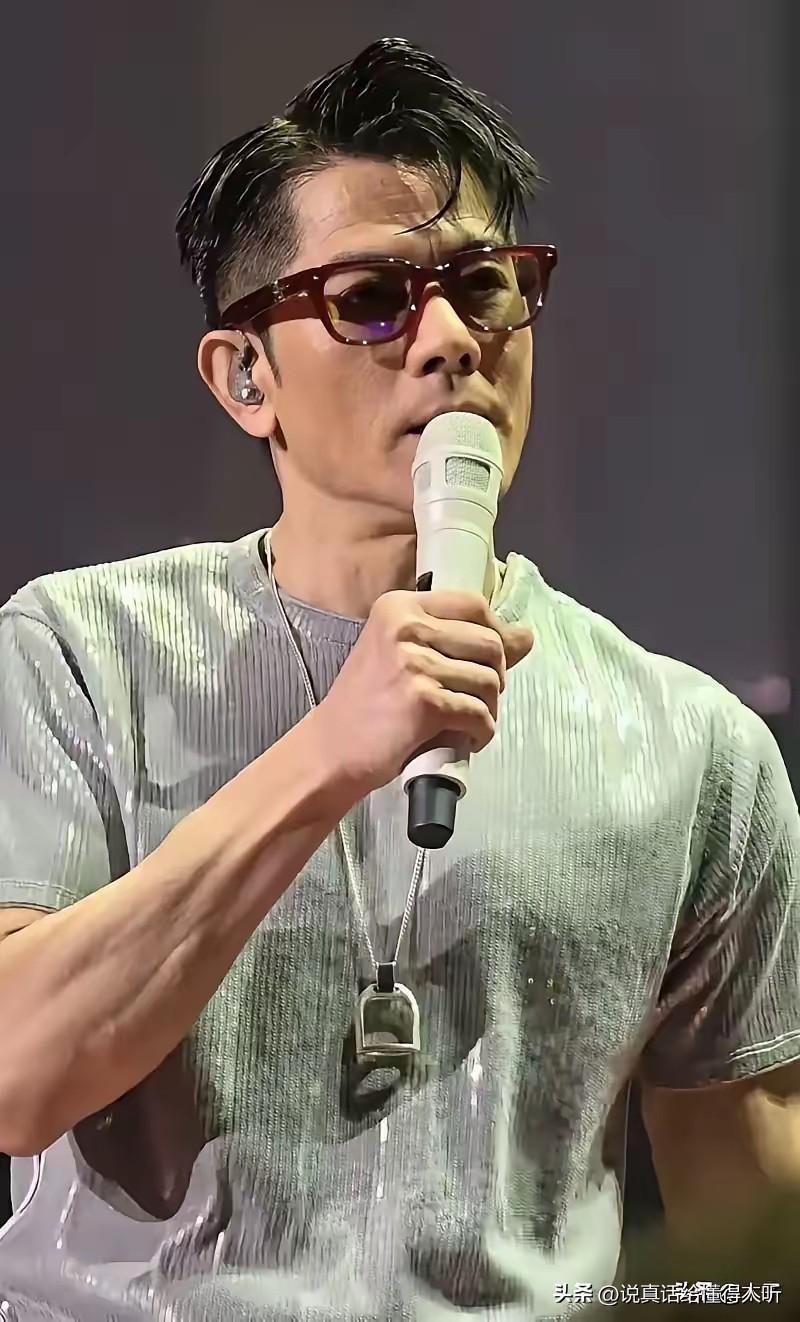 60岁的郭富城，在广州演唱会对着满场观众说了一句全场安静的话：我完全无法接受自己