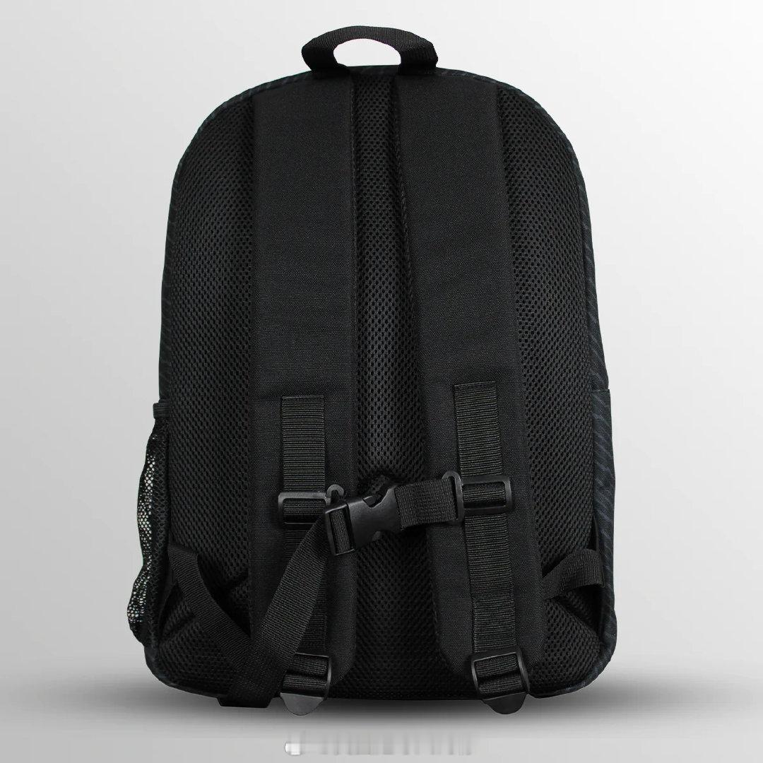 【球迷装备】刚刚欧足联官网看到，他们推出了欧冠主题的正版背包，在官方商城有卖，2