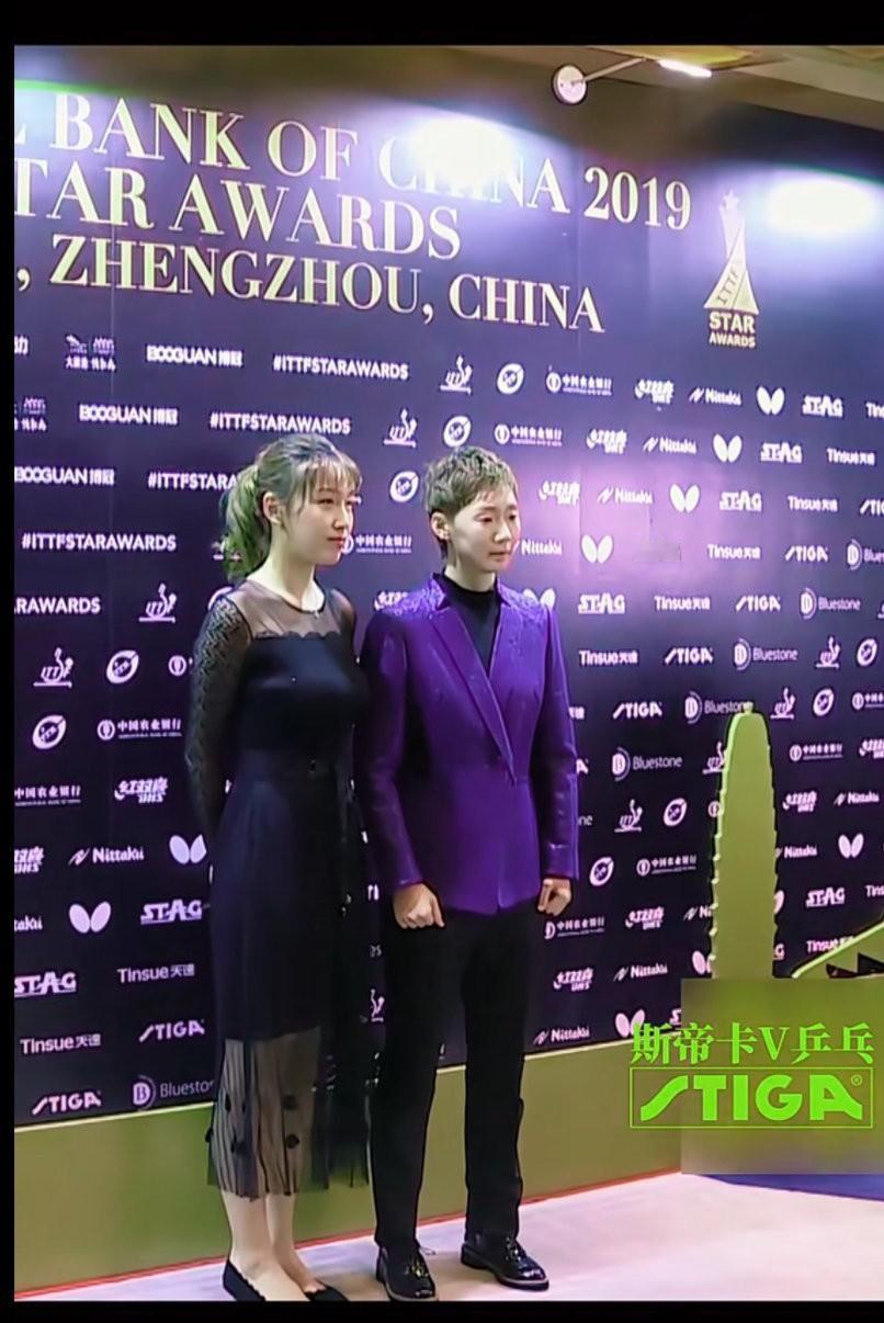 原来很早以前她俩就是闺蜜，钱天一就是心思都在美上，可惜了女左，曼玉就是漂亮，身才
