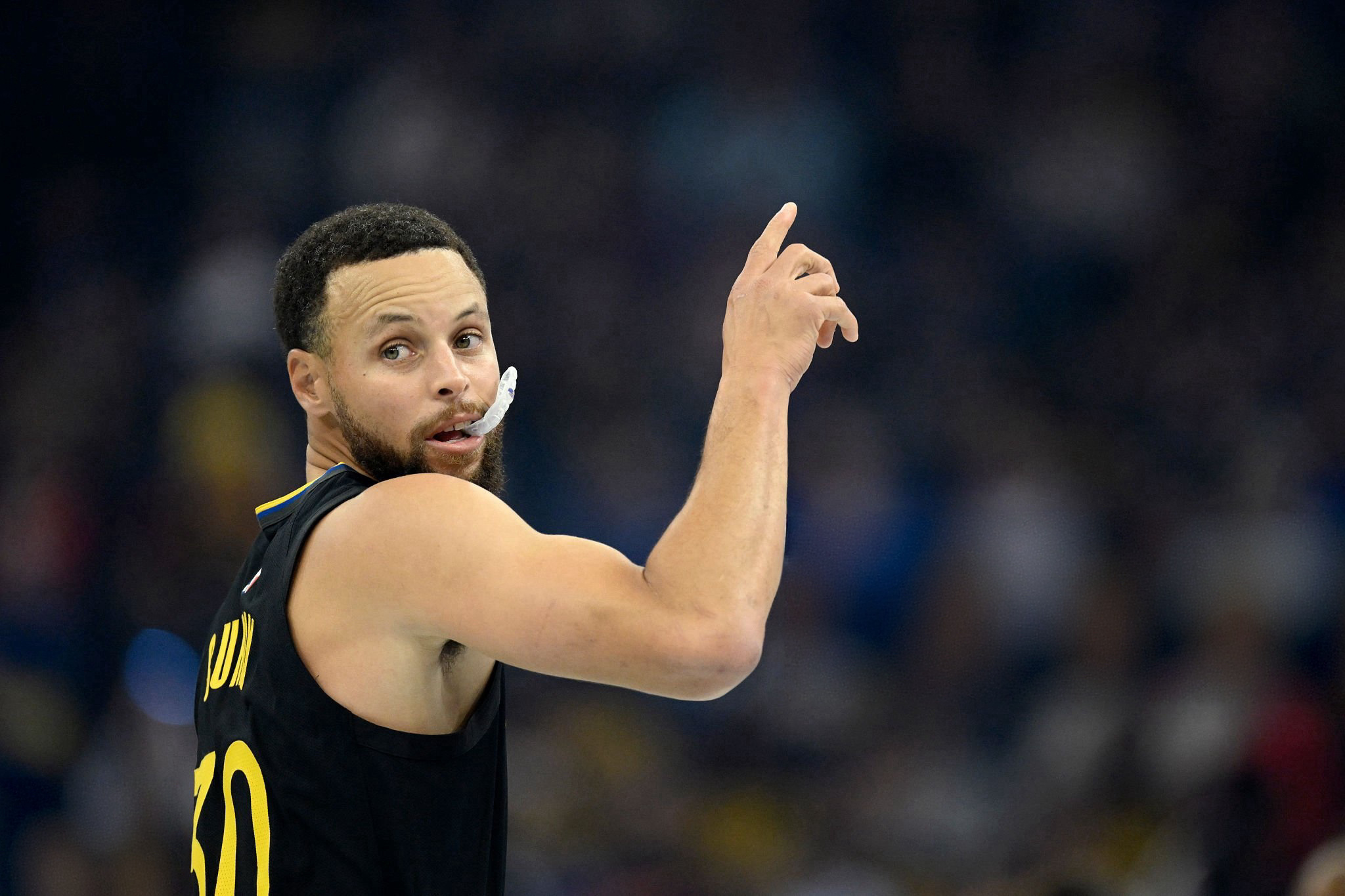 发组宣告明天穿新球衣咯