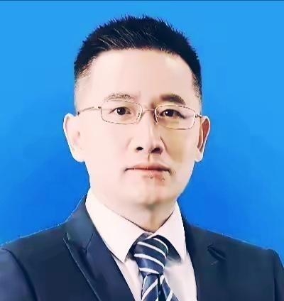 那天晚上刷手机，屏幕的光刺得眼睛发酸，我正缩在沙发里啃着凉透的包子，突然一条消息