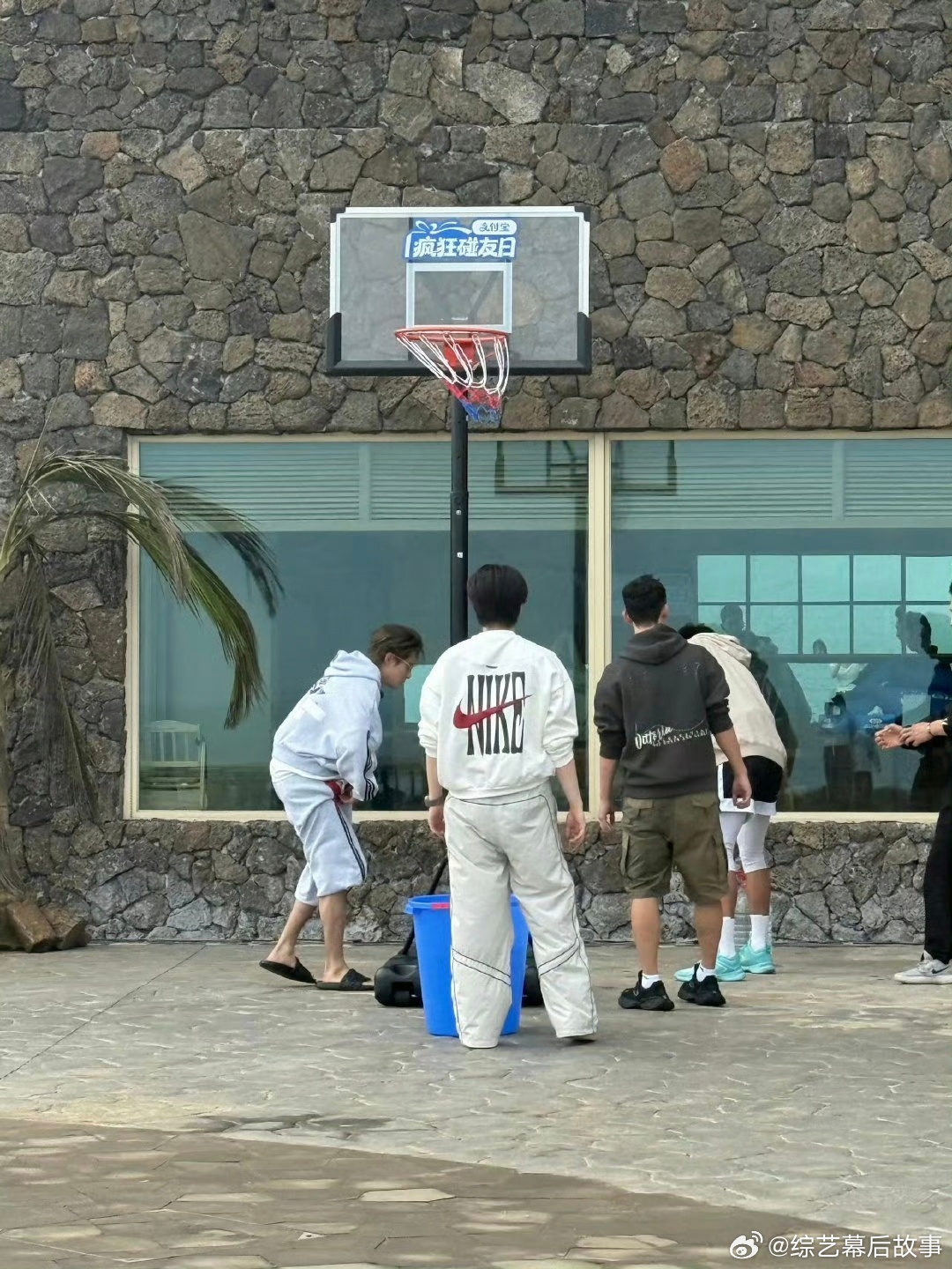  致敬每一段拼搏，迎接每一份新生，张家齐退役后走进《亲爱的客栈》，这不仅是综艺首