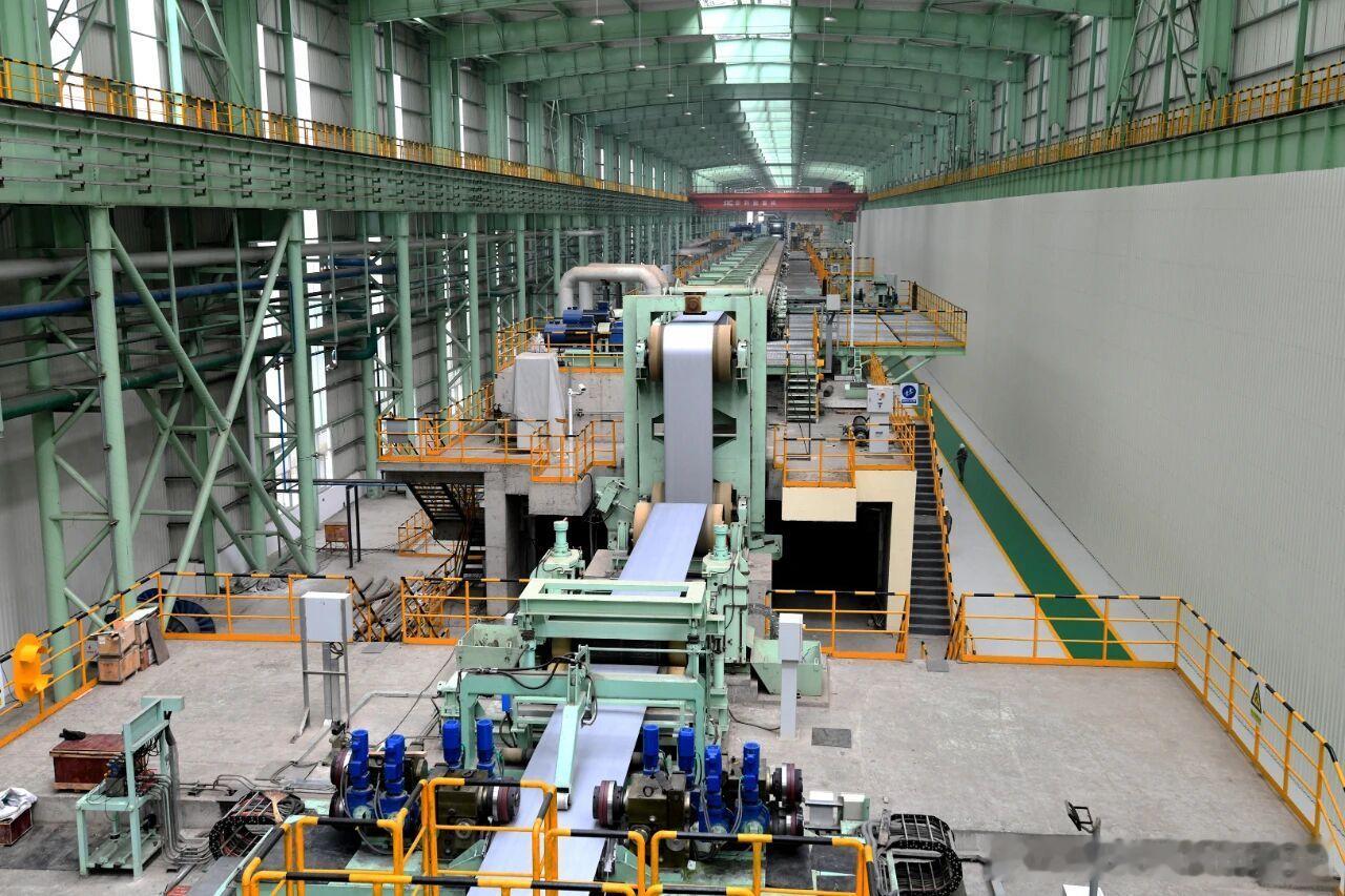 近日，敬业集团研究院联合集团技术研究中心与高品钢科技公司，在厚规格冷轧双相钢 C