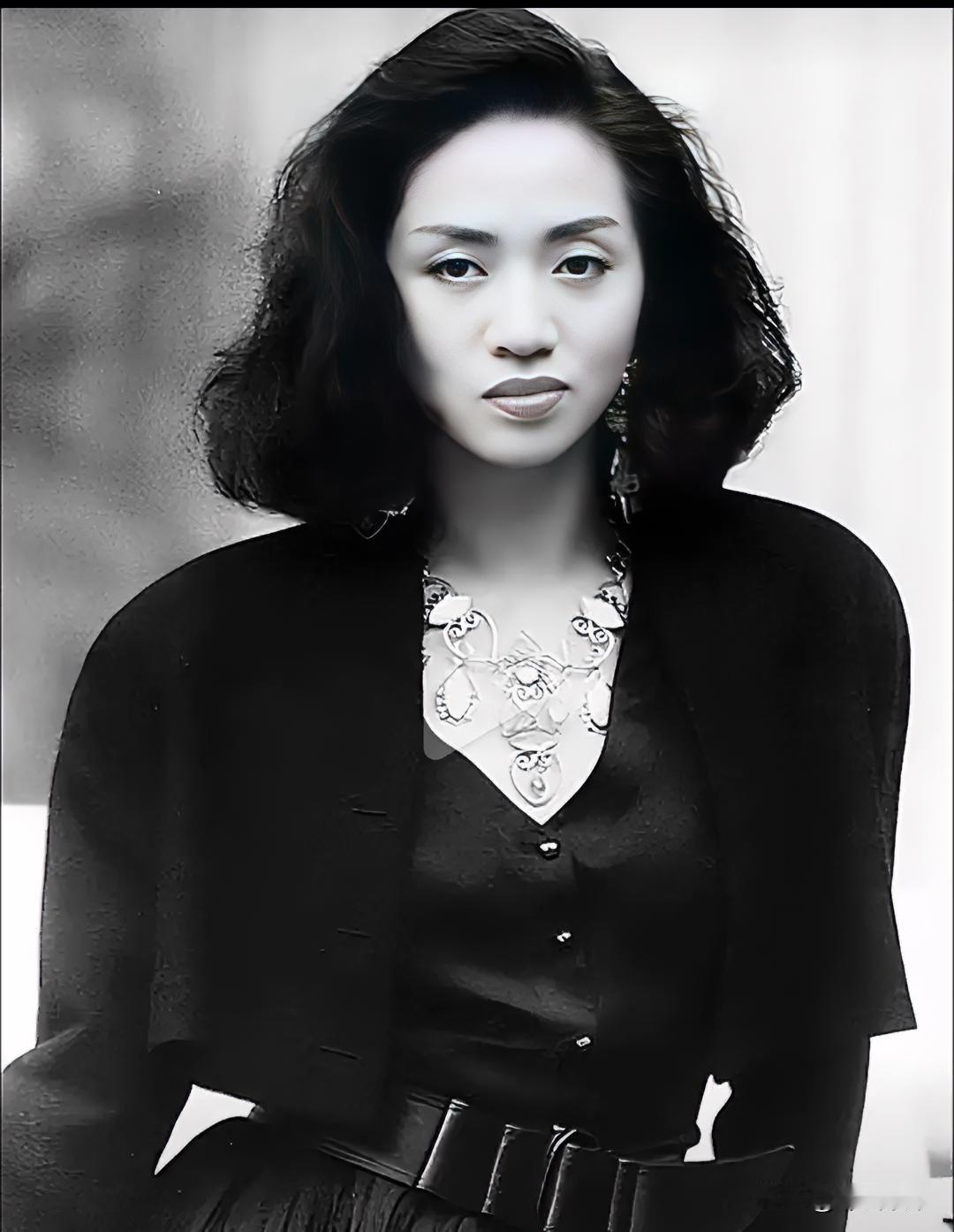 2003年，梅艳芳走后没多久，外界关于她离世的真相众说纷纭。其实，历史往往比传言