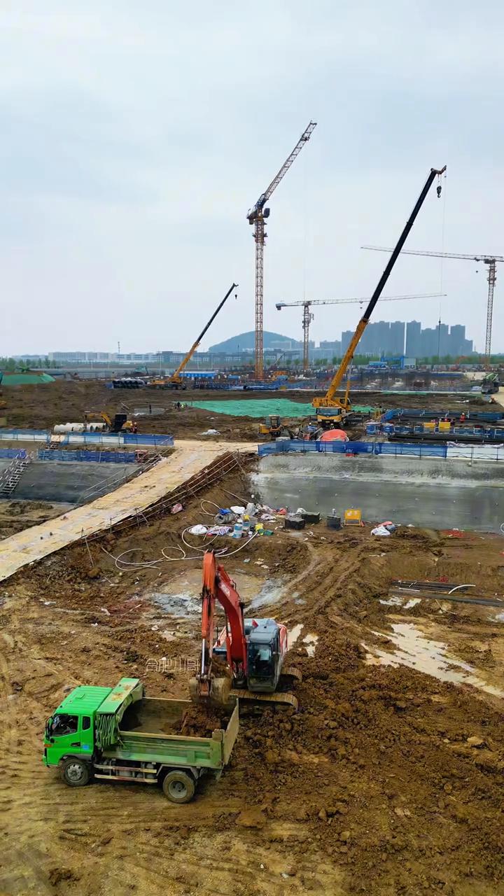 合肥市第九中学高新校区开工建设。
位于望江西路与运河大道西北角，总投资约7.5亿
