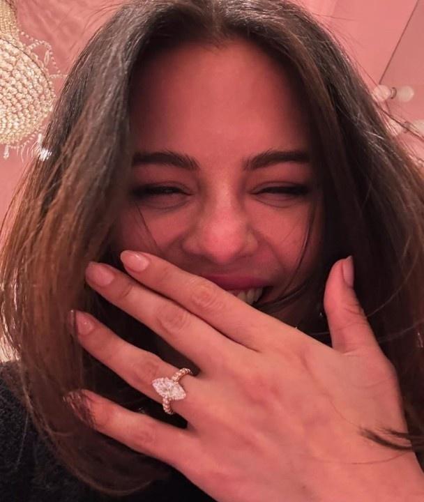 32歲美國天后Selena Gomez於社交網站宣布與2022年開始拍拖的36歲