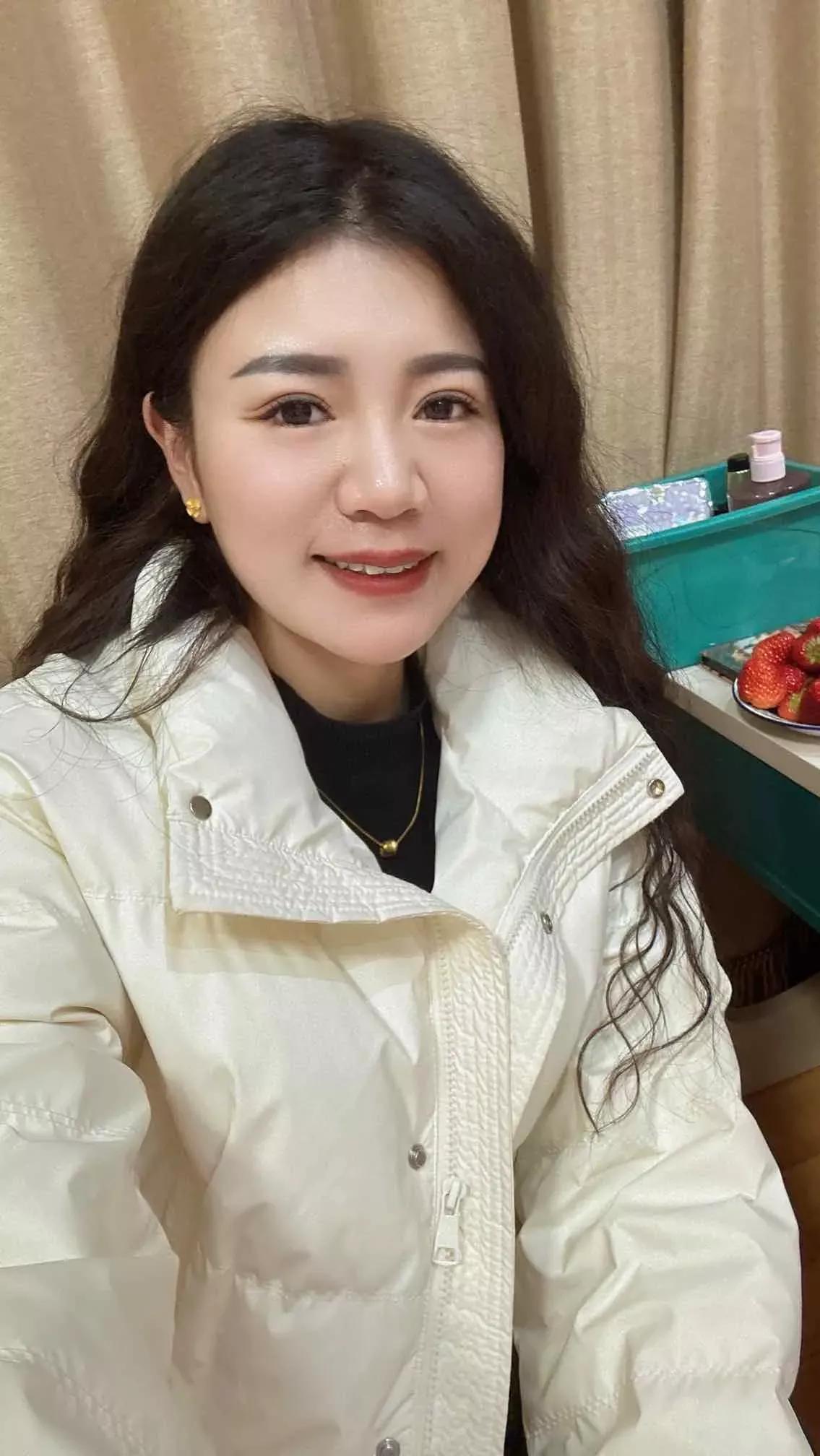 回老家过年在我心里是根深蒂固的，我也同样一年又一年用身体力行来告诉我的儿女们，很