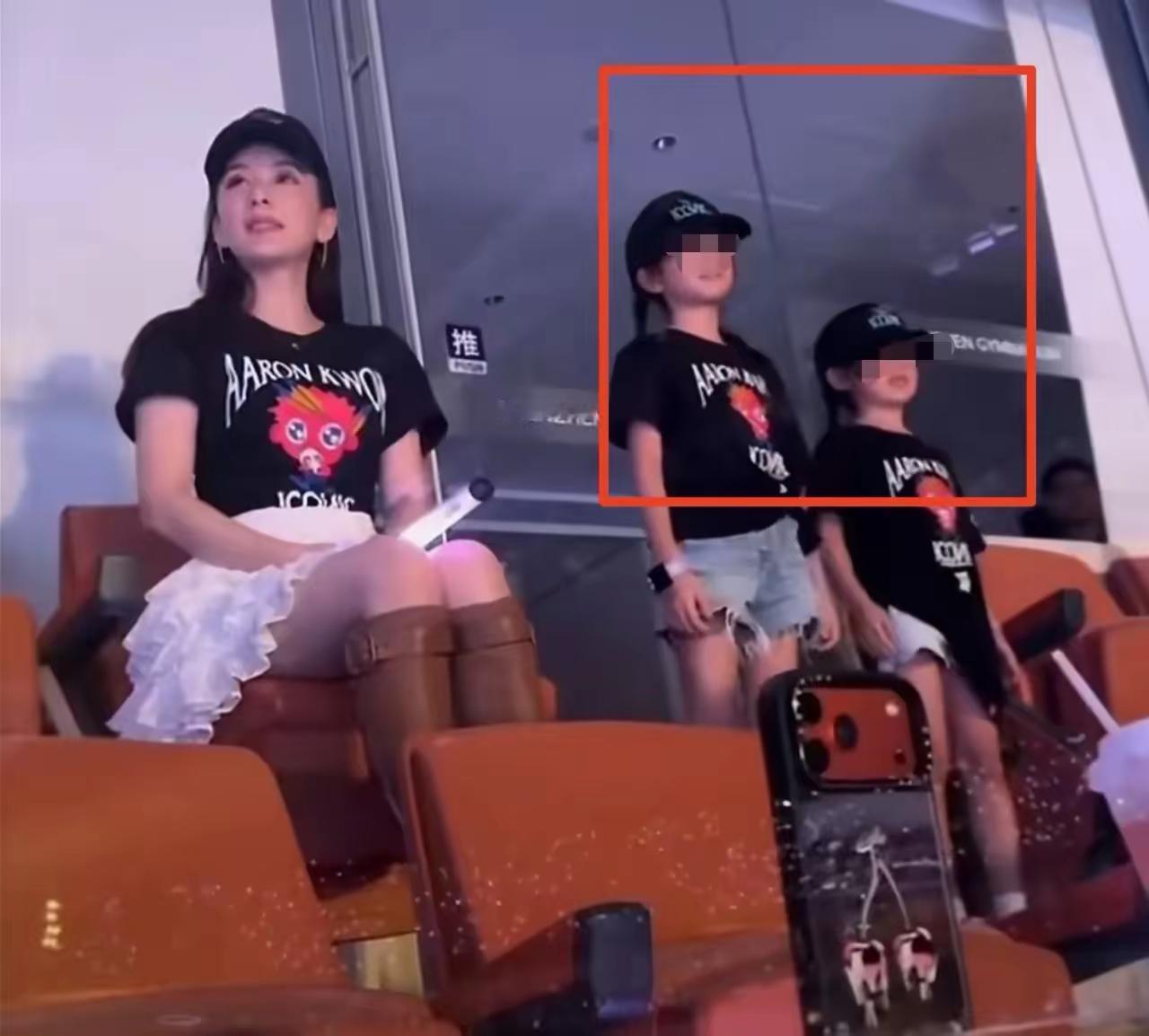郭富城深圳演唱会，迎来超大惊喜！
他的两个女儿首次公开露面，在台下跳起鲨鱼舞。