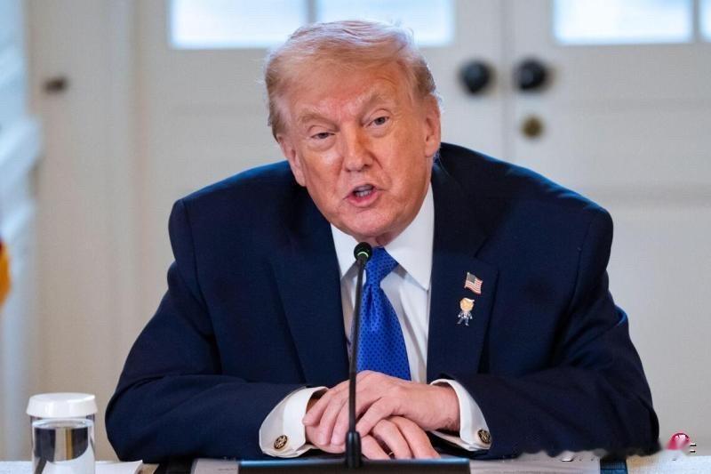 特朗普明说了：为了防止中俄，他赌上国运，也要这么干

1月10日，据路透社报道特