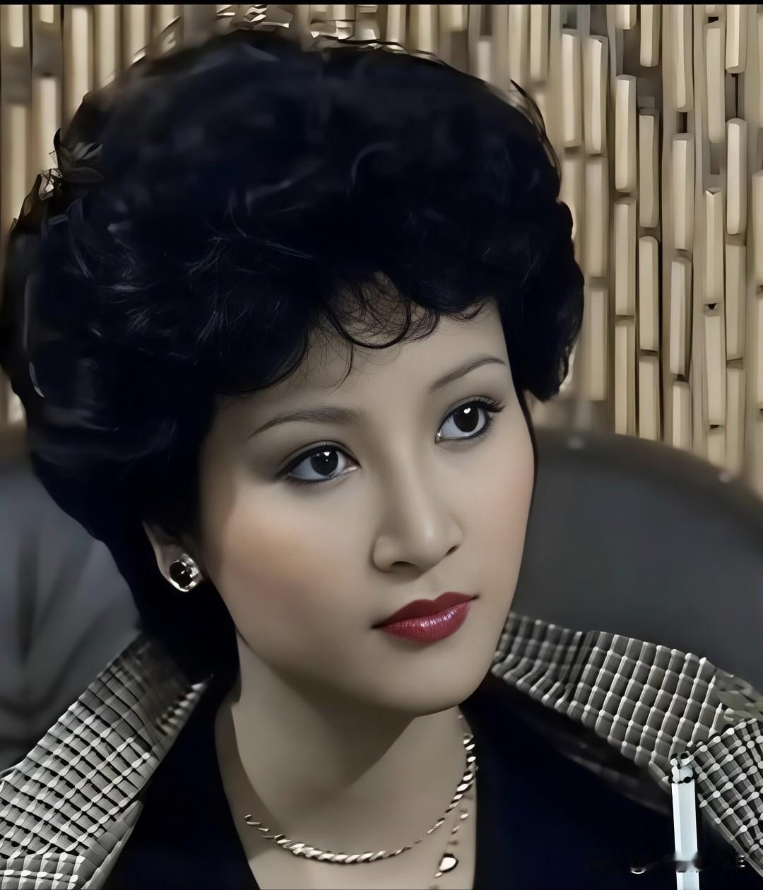 别只知道她是谢霆锋妈妈，狄波拉的人生才是真的大女主

很多人提及狄波拉，第一反应