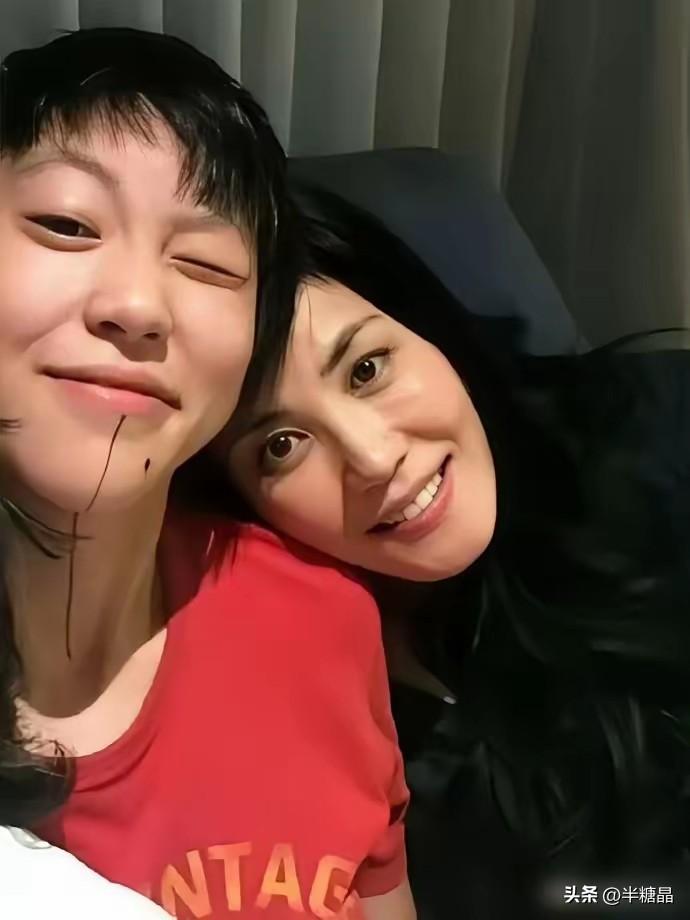 菲姐为什么放养两个孩子？因为有钱，成不成才不重要，成人就行了，反正已经在罗马了，
