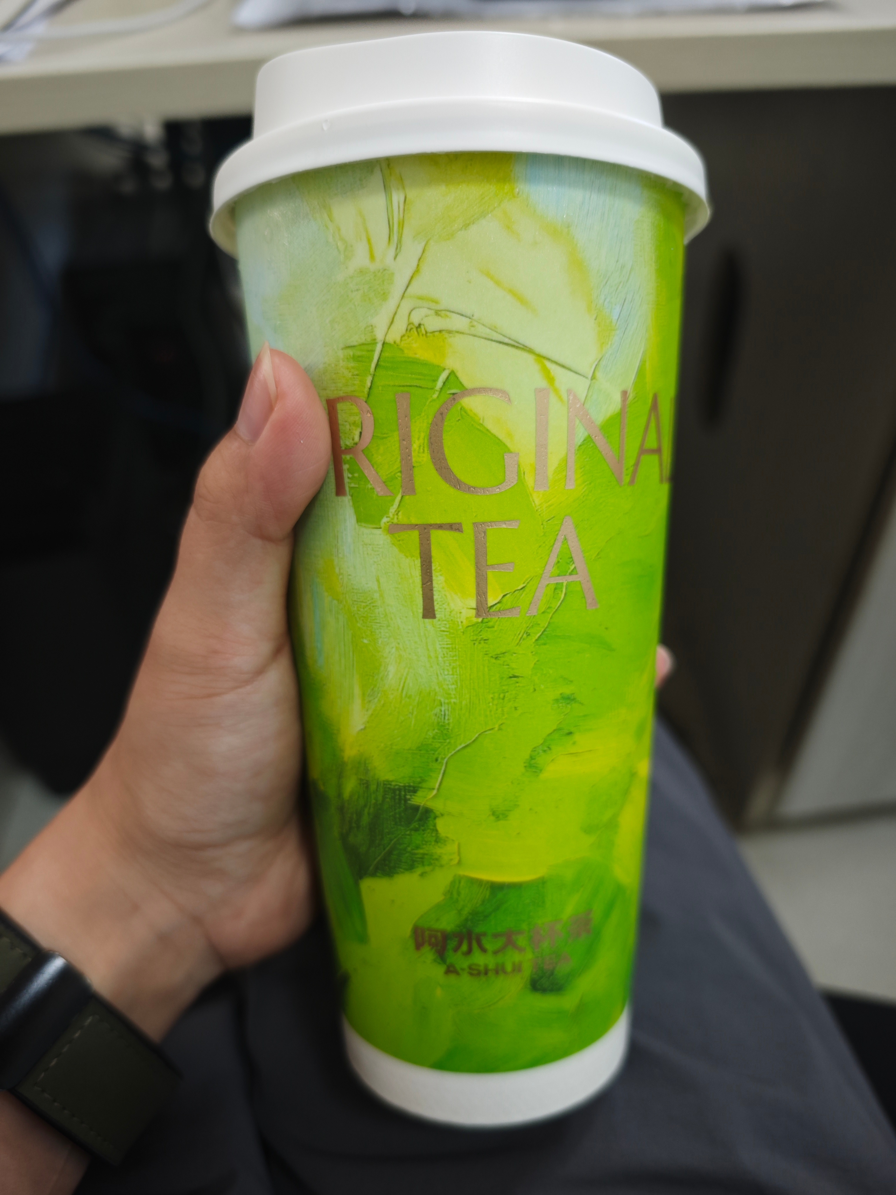 秋天的第一杯奶茶我的主管：默默下单，默默去接外卖，默默发奶茶