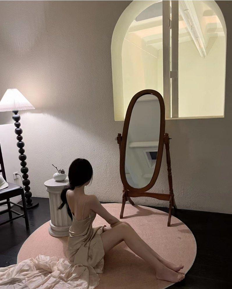 开心就笑 累了就睡 不要让繁琐的生活 耗尽你的向往 . 