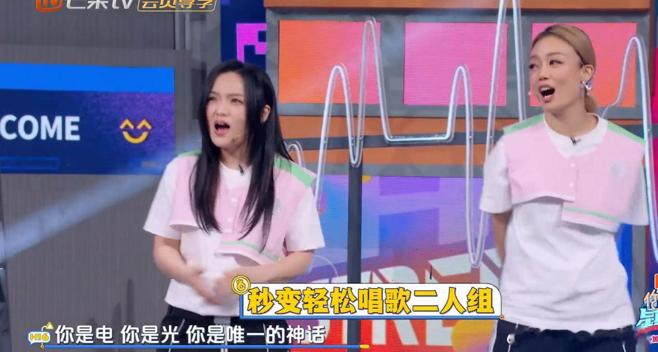 徐志胜李雪琴唱着唱着飞起来了徐志胜李雪琴在 hi6 太会整活了！唱着歌突然被吊威