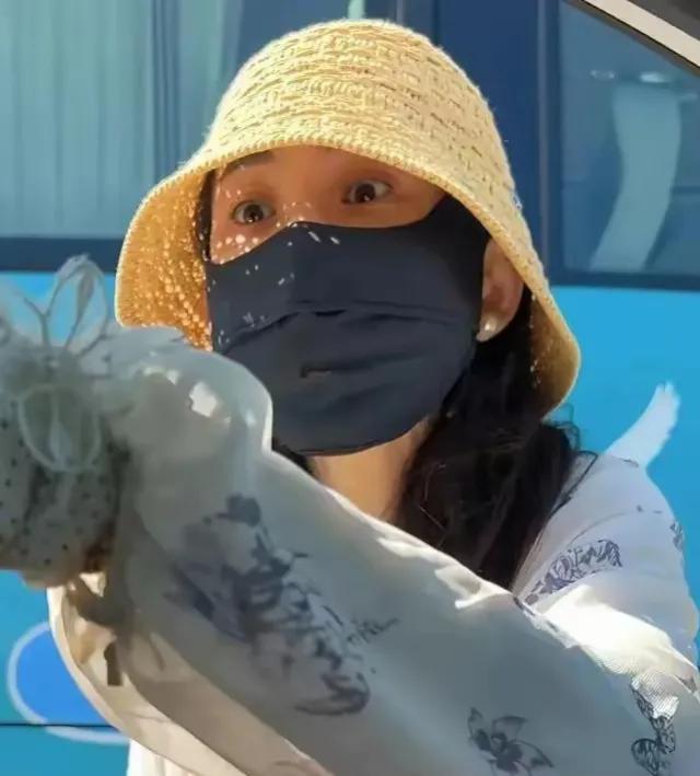这个女人开路虎、逆行，还不计后果、为所欲为的打人，可以想象这是一个家庭背景雄厚，