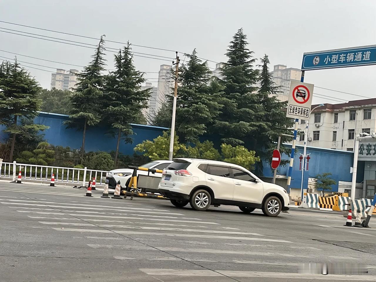  今天下午从209国道，黄河大桥收费站那个地方过，发现这个209国道已经修的差不