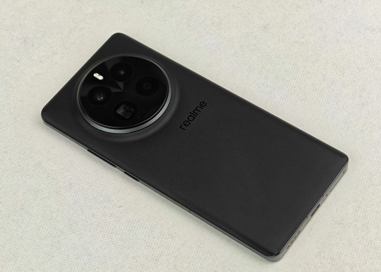 话说GT5 Pro现在看来，依然是3000价位真神吧？[吧唧R]
	
