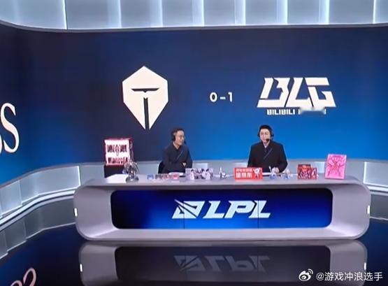 超级超级巨大的AD gap，甚至远远盖过了上路的gap！Bin打爆了ZUIAN！