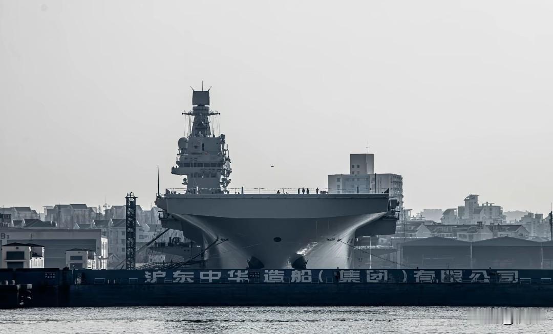 【巨！！！阴雨天气的映衬下，有一种独特魅力】