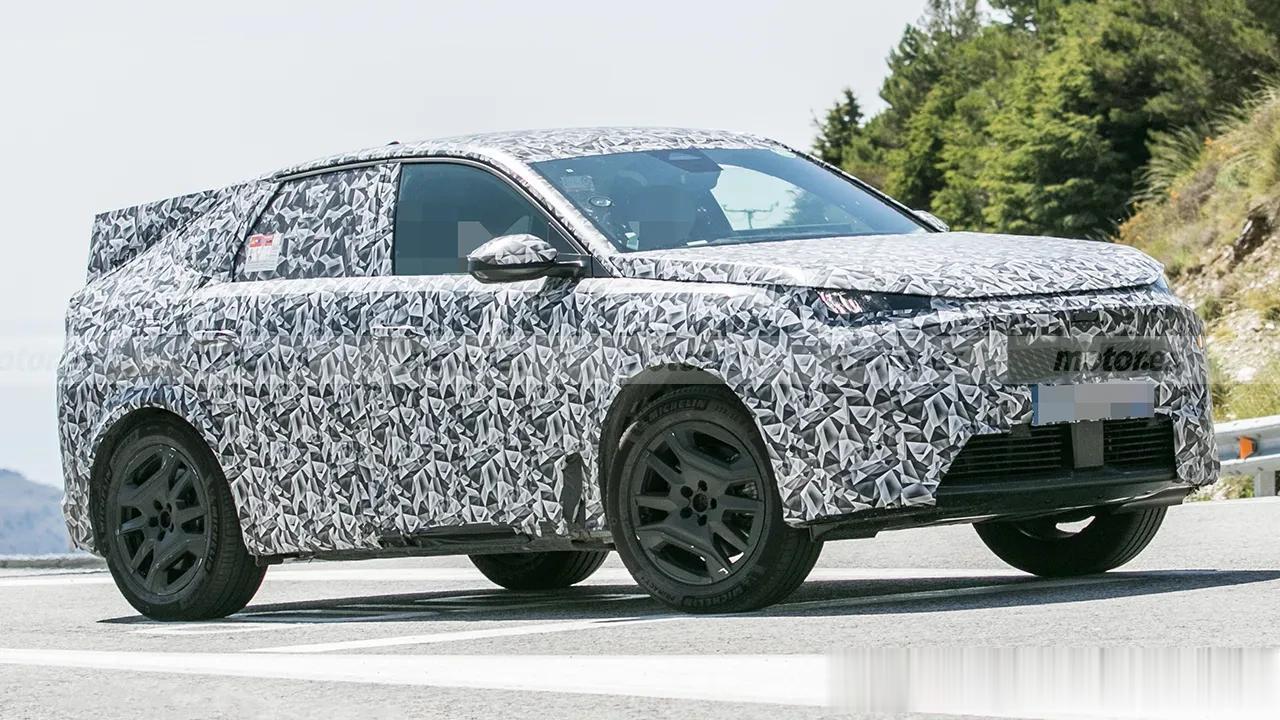 全新一代标致3008谍照曝光，这次是PHEV版本，新车将搭载21kWh的动力电池