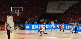 中国队上半场40：50落后日本
中国队和缺少亚洲第1中锋周琦就是不行，说郭士强慧