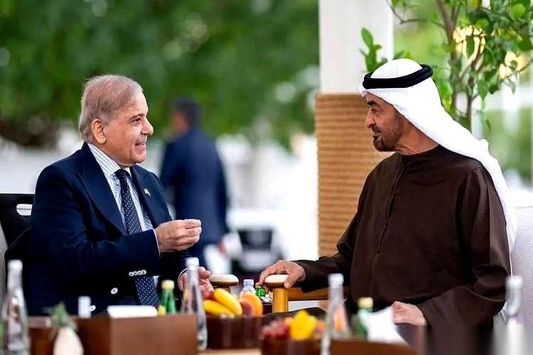 巴基斯坦最近有个大动作。
一笔35亿美元的贷款，还没到最后期限，他们那边直接拍板