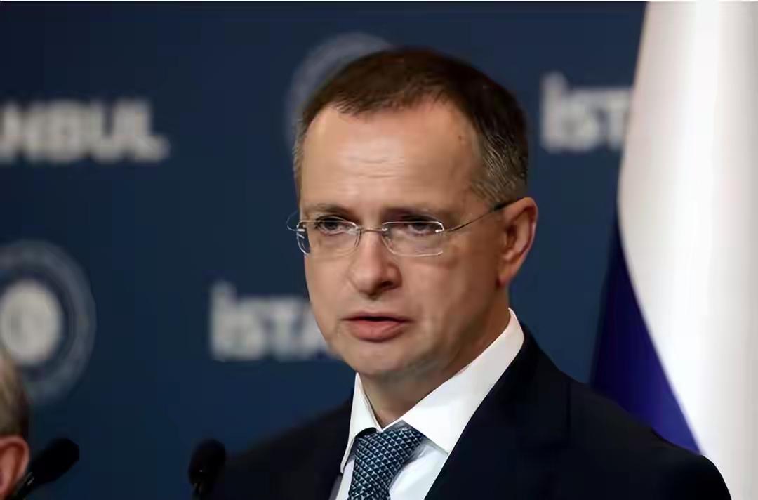 俄专家给中国支了一招，不费吹灰之力打赢日本，高市急忙奔赴美国
关于“俄专家给中国