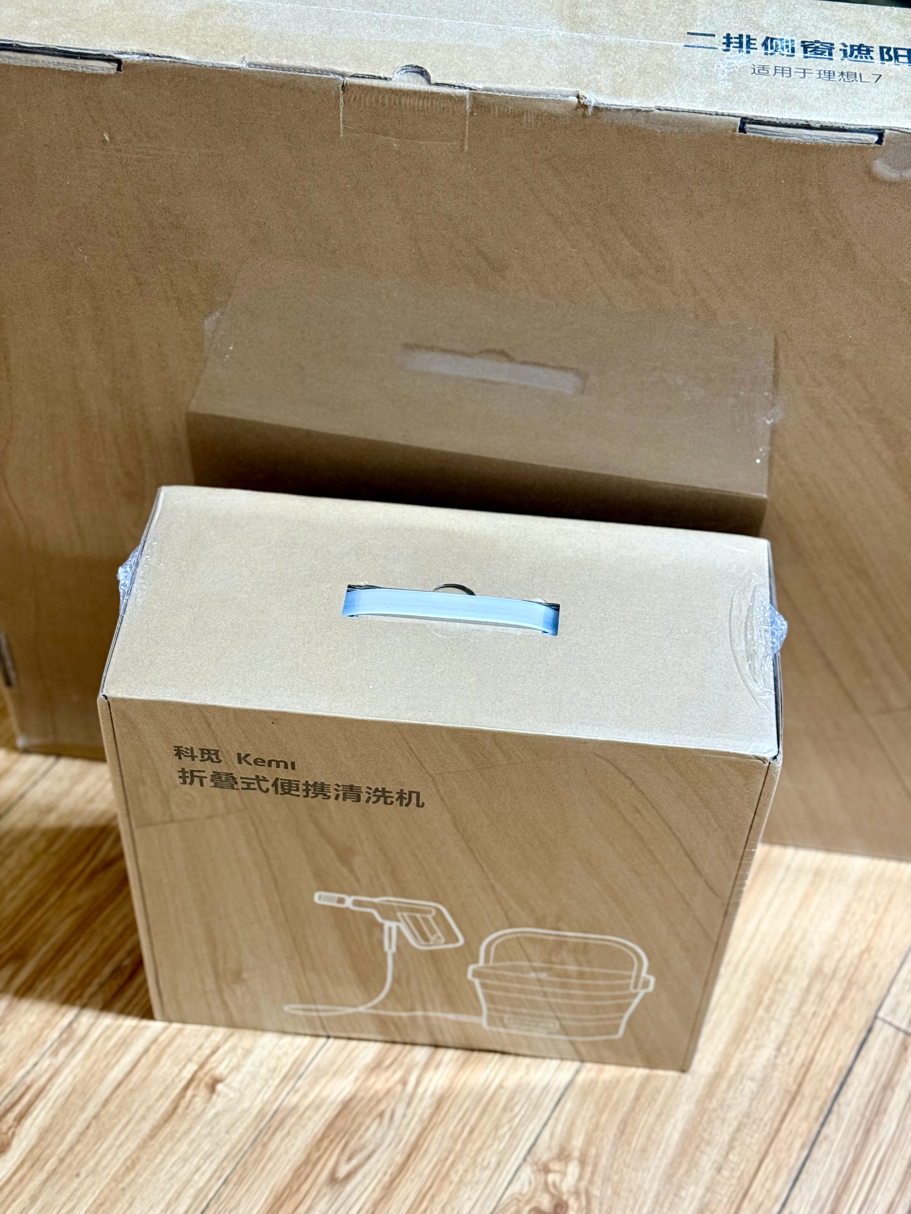 理想商城下单的这两样，一直还没来得及使用。二排遮阳帘心心念很久，终于等到官方版，