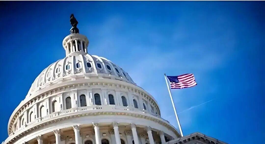 （二）先搞清楚什么叫收缩，收缩不是认输。
拳击手往回收拳头，是为了下一拳打得更狠