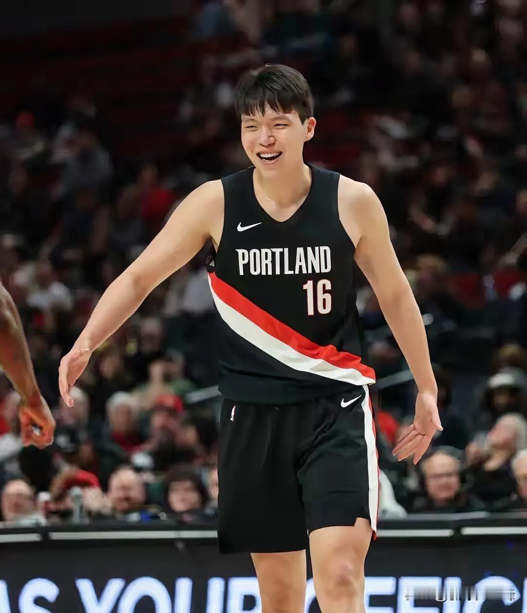 实力还没被认可，商业价值先封神！杨瀚森直接帮开拓者解锁中国全转播
 
真的太现实