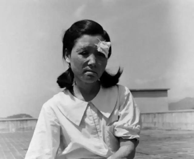 广岛原子弹爆炸时，一19岁少女距中心只有260米，为什么毫发无损？
1945年8