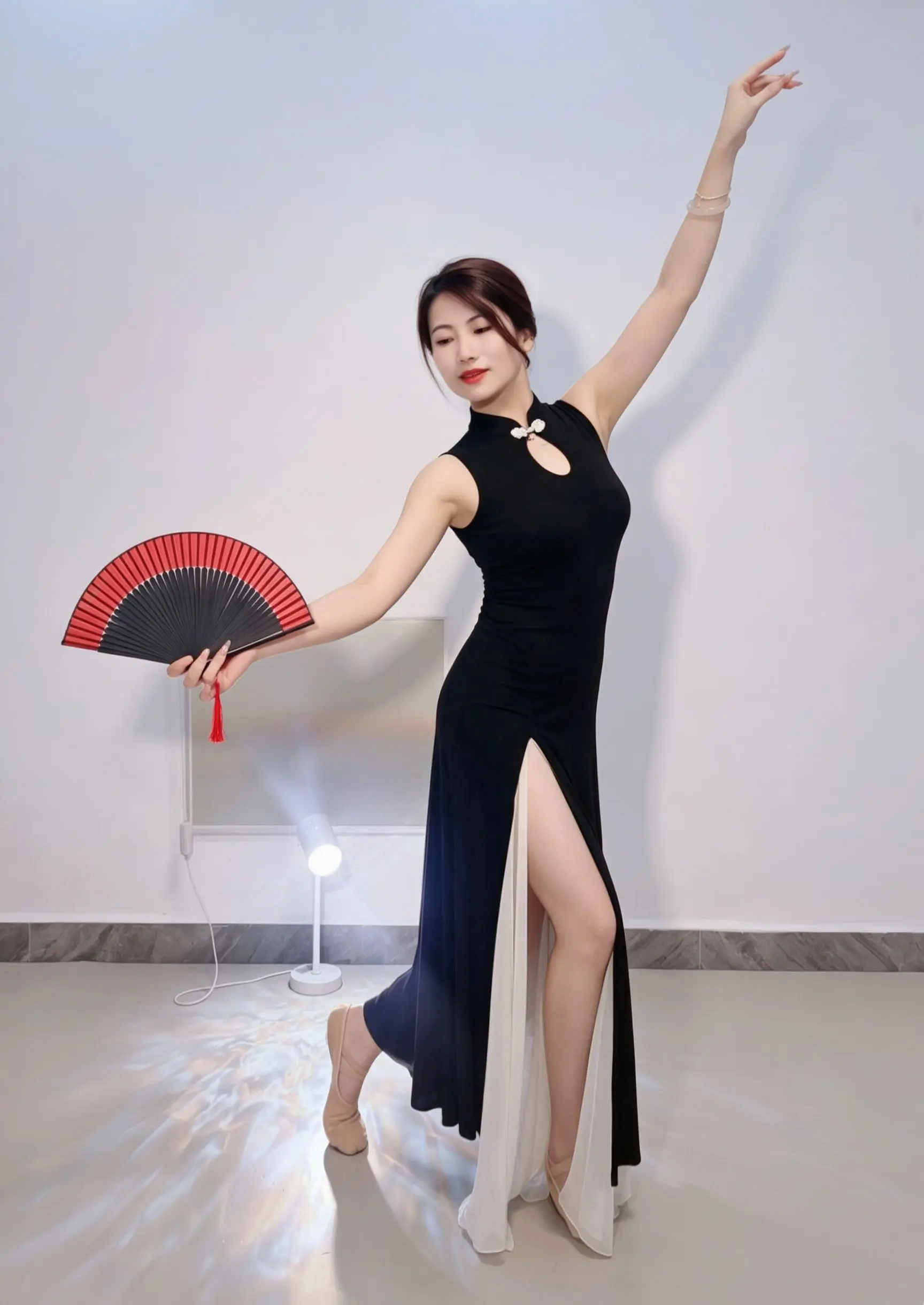 以扇为舞 旗袍舞扇