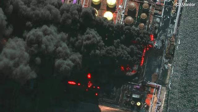 乌斯季卢加港遭遇10天内第五次袭击，石油码头被击中——路透社受袭击的石油转运设施