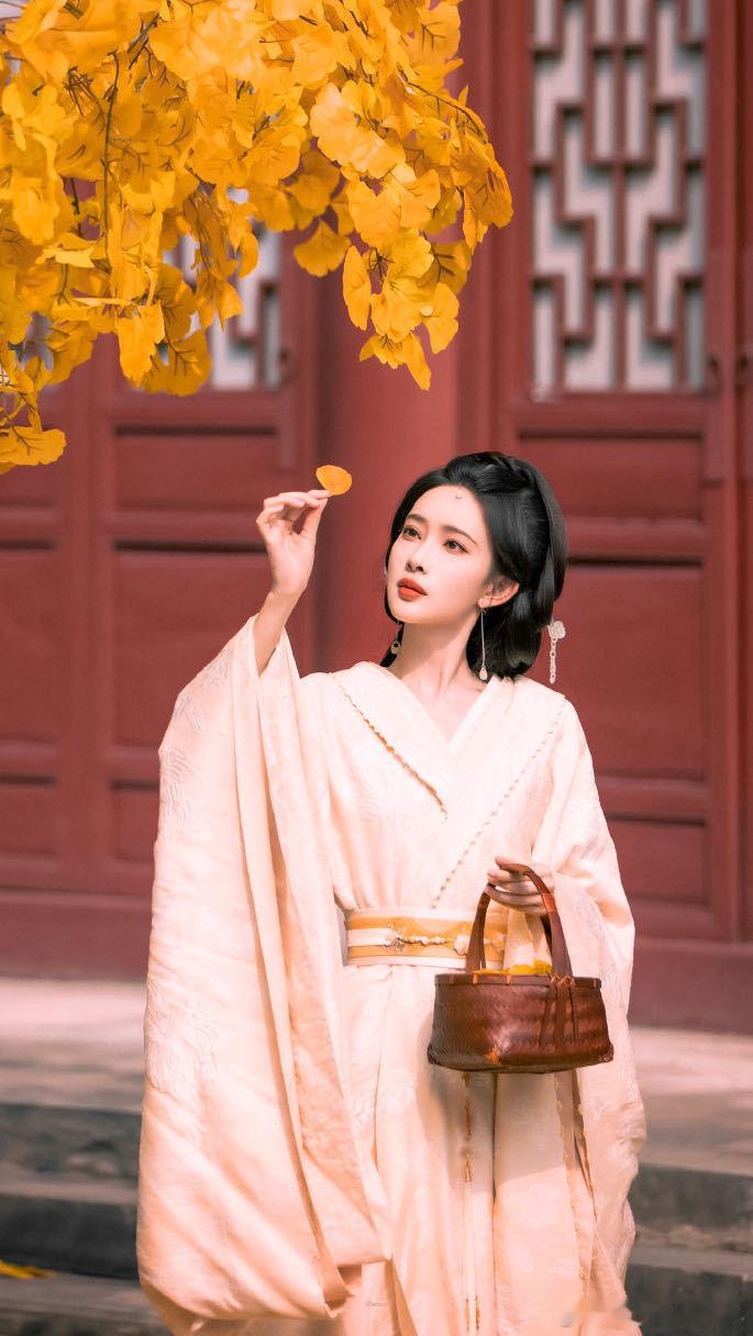 孟子义的剧宣方式是真直给 别人剧宣含蓄委婉，孟姐完全不藏着掖着，直播时大方聊剧情