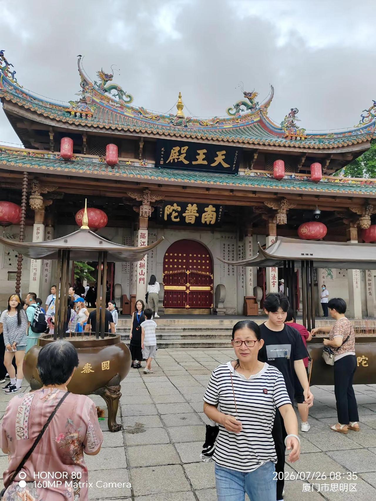一个一个来，先来厦门南普陀寺